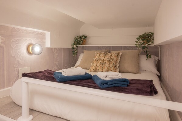 1 bedroom, iron/ironing board, free WiFi
