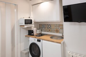 Fridge, microwave, coffee/tea maker, electric kettle