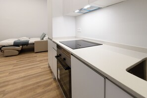 Réfrigérateur, micro-ondes, four, lave-vaisselle