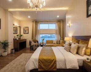 Desk, blackout drapes, iron/ironing board, free WiFi - LUXE HAVEN RESIDENCY (Budgam)