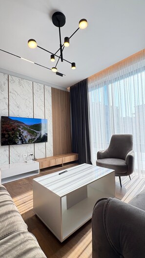 Three-Bedroom Apartment with View | Wohnbereich