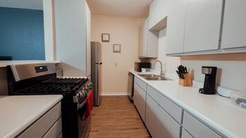 Frigorífic, microones, forn i placa de cuina