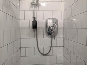 Apartamento | Baño | Ducha, artículos de higiene personal gratuitos y secador de pelo