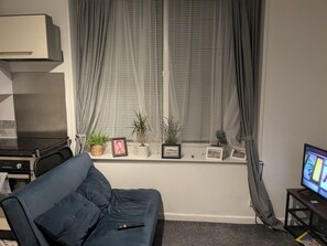 Apartment | Living area - Cosy Coastal Apartment in Lytham St Anne's (Lytham St. Anne's)