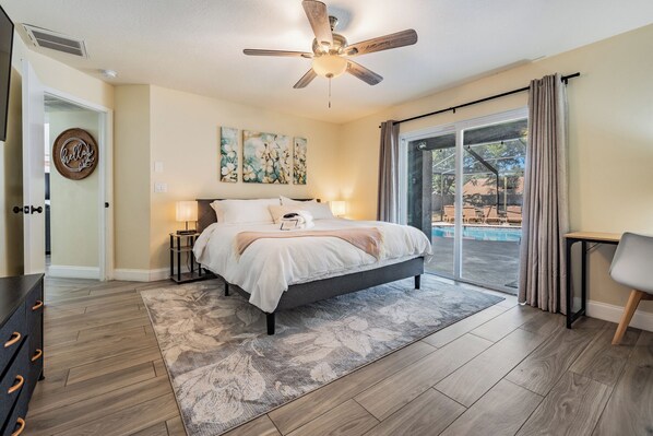 3 chambres, bureau, fer et planche à repasser, lit parapluie