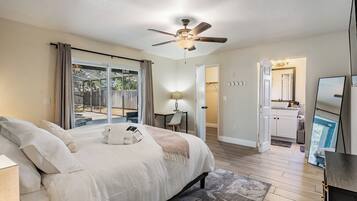 3 bedrooms, desk, iron/ironing board, travel cot