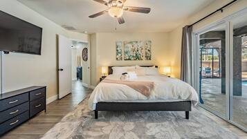 3 dormitorios, escritorio, tabla de planchar con plancha y cuna de viaje