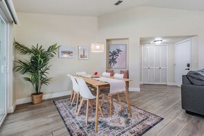 Dining - Clearwater 3BR Coastal Oasis | FREE Heated Pool, Spa, Fire Pit, Game Room, Near Beach (Clearwater)