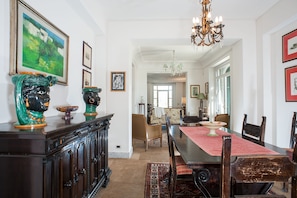 Villa | Dining