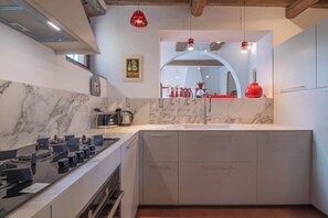 Oven, stovetop, dishwasher