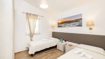 Nhà | 2 phòng ngủ, trang bị nội thất với thiết kế riêng biệt