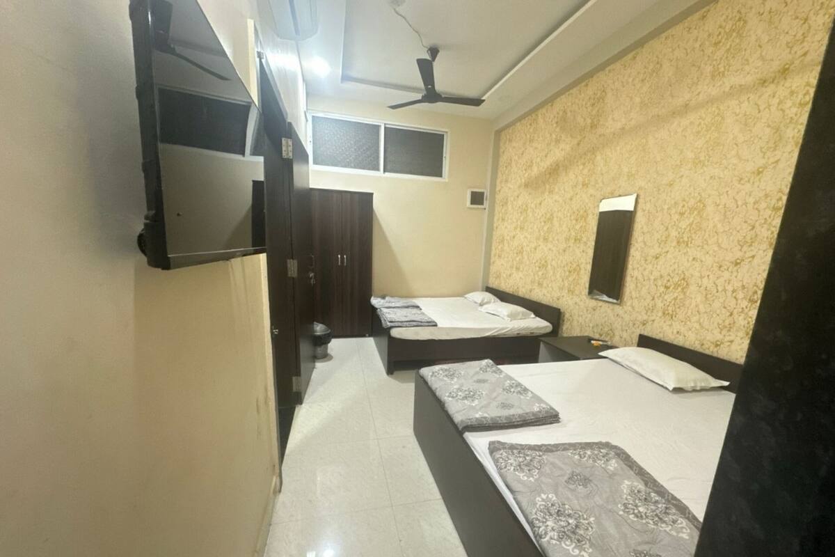 Deluxe Quadruple Room, City View | WiFi (free), bed sheets