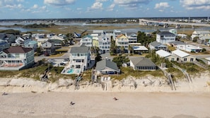 Exterior - Trivial Pursuit: Spacious 5BR oceanfront cottage in Surf City, perfect for 12 guests! (Surf City)