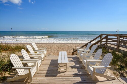 Trivial Pursuit: Spacious 5BR oceanfront cottage in Surf City, perfect for 12 guests!