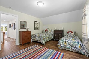 4 Schlafzimmer, Schreibtisch, Bügeleisen/Bügelbrett, kostenloses WLAN