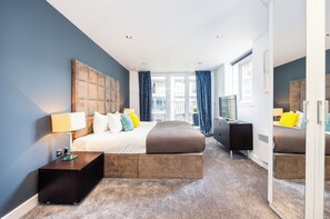 Executive Apartment, City View | 2 bedrooms, iron/ironing board, free WiFi - Koks Mews 2 Bed 2 Bath Apartment - ExCeL (London)