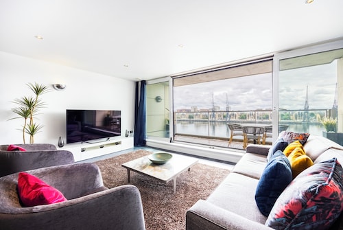 Koks Mews 2 Bed 2 Bath Apartment - ExCeL