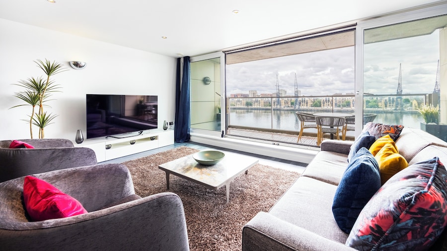 Koks Mews 2 Bed 2 Bath Apartment - ExCeL