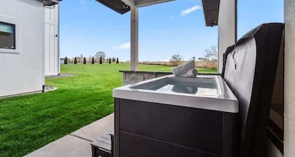 Luxurious Estate - Private Guesthouse Near Lake