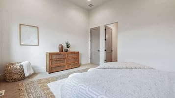 1 bedroom, iron/ironing board, travel cot, WiFi