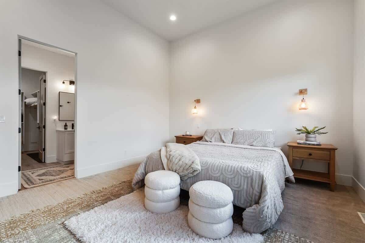 1 bedroom, iron/ironing board, travel crib, WiFi