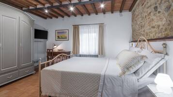Appartamento, vista collina | 2 camere, Wi-Fi gratuito