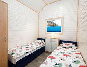 House | 3 bedrooms, individually furnished, bed sheets - 2-bed Holiday Homes With Pool (Postomino)