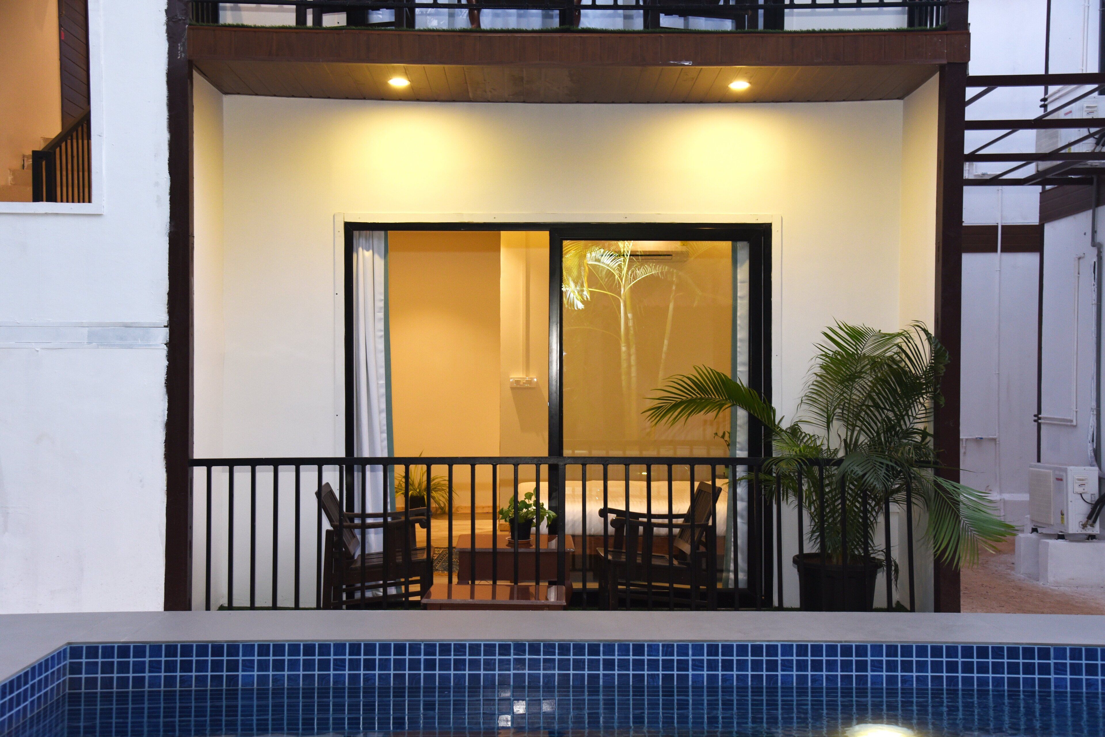 المنشأة من الخارج