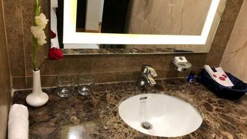 Chambre Double Deluxe | Salle de bain