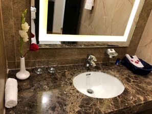 디럭스 더블룸 | 욕실