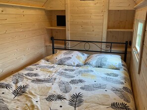 2 bedrooms, bed sheets