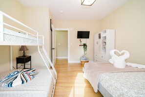 3 bedrooms, free WiFi, bed sheets