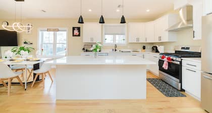 60-3 3BR Boston - Sleek Apartment near Franklin Park