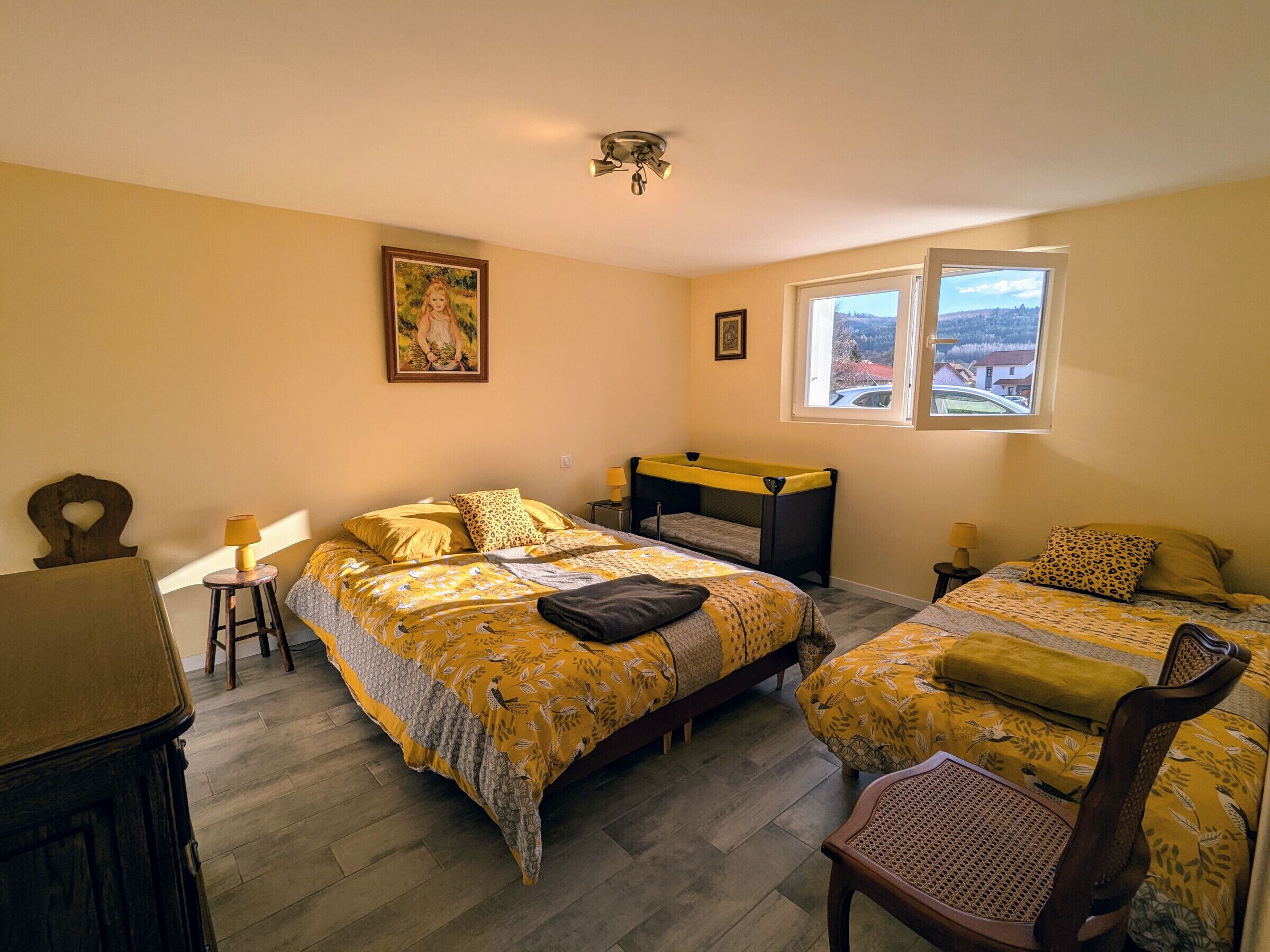 4 chambres, fer et planche à repasser, Wi-Fi gratuit, draps fournis