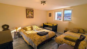 4 slaapkamers, een strijkplank/strijkijzer, gratis wifi, beddengoed