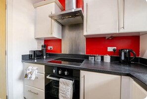 Appartement | Cuisine privée | Réfrigérateur, micro-ondes, four, plaque de cuisson