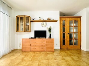 Interior - Beachfront Getaway: Spacious Apartment, Terrace with Sea View, Direct Beach Access, Parking (Roses)