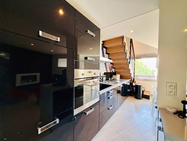 Fridge, microwave, oven, stovetop