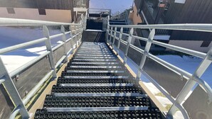 A metal staircase with metal railings leading to a building entrance. - Studio Les Saisies 4 people with balcony (Hauteluce)