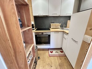 Geladeira, micro-ondas, fogão, lava-louças