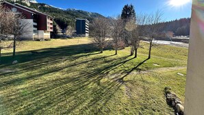 A grassy area with trees and buildings in the background. - Studio for 4 pers at slopes' foot with south-facing balcony, parking (Corrençon-en-Vercors)