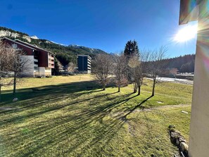A grassy area with trees and buildings in the background. - Studio for 4 pers at slopes' foot with south-facing balcony, parking (Corrençon-en-Vercors)