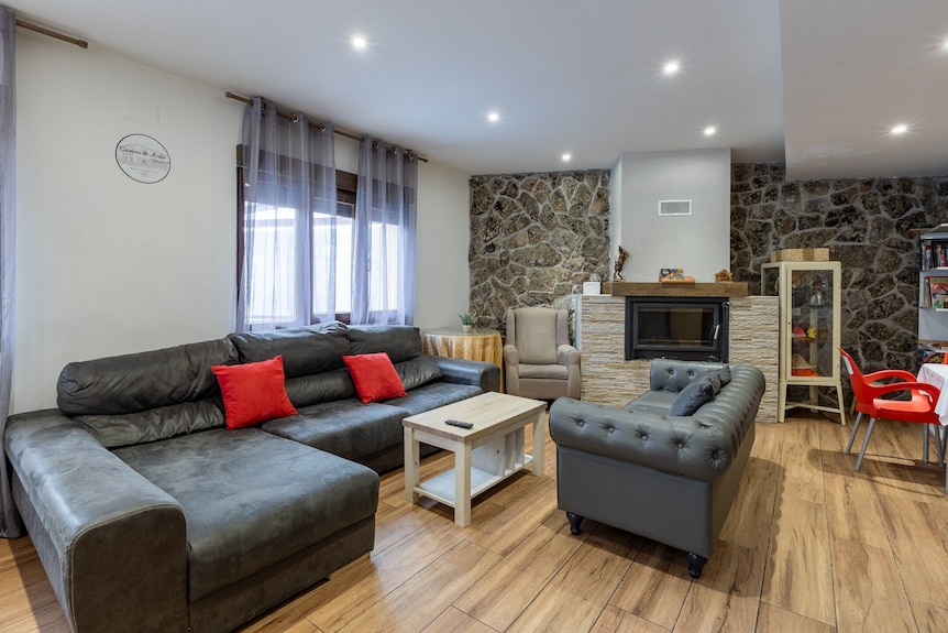 Casa Rural 'Camino De Avila' Con Vistas A La Montaña, Piscina Privada Y Wi-fi - Ávila