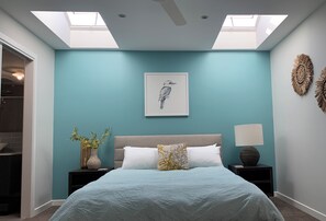 5 bedrooms, iron/ironing board, WiFi, bed sheets