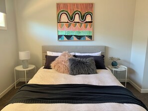 5 bedrooms, iron/ironing board, WiFi, bed sheets