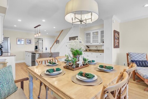 Oceanfront 3BR with Screen Porch & Deck | Beach Club Villa