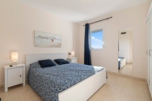 2 slaapkamers, een strijkplank/strijkijzer, gratis wifi, beddengoed