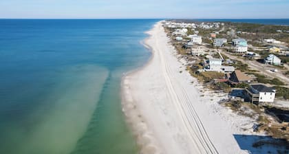 Perfect Old Florida Beach Cottage with easy access to beach