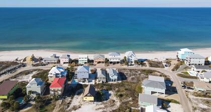 Perfect Old Florida Beach Cottage with easy access to beach