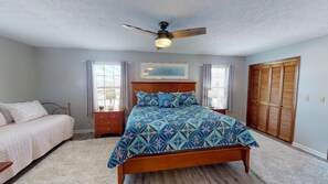 3 slaapkamers, een strijkplank/strijkijzer, gratis wifi, beddengoed